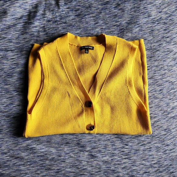 Who What Wear Golden Yellow Button-Up Ribbed Vest (Large) - Picture 6 of 8